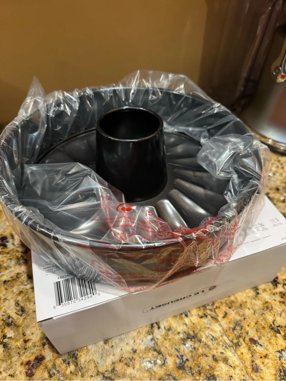 Le Creuset Black Springform Cake Tin Set  10” with Funnel Insert NEW in box !